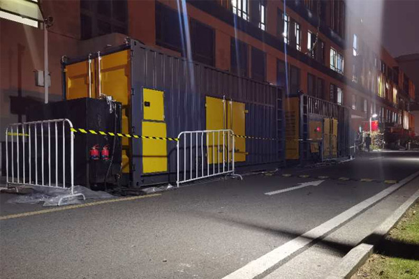 大足柴油发电机组的输出电压是如何调节的？