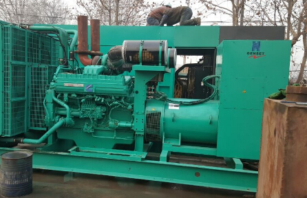 大足发电机组如何判断水冷式机油散热器内部是否需要清洗？