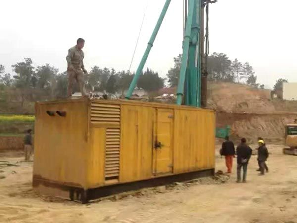 大足如何判断水冷式机油散热器密封件是否需要更换？